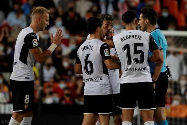 斯诺克世锦赛：丁俊晖暂时领先吉尔伯特 肖国栋淘汰周跃龙晋级