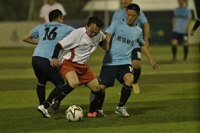 福特锦标赛科达半程领先2杆 张维维T13殷若宁T35